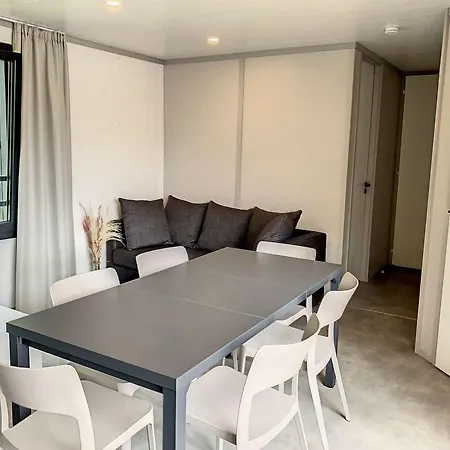 à - 6 Couchages, Piscine Chauffée, Proche Et Commerces - Fr-1-361-521